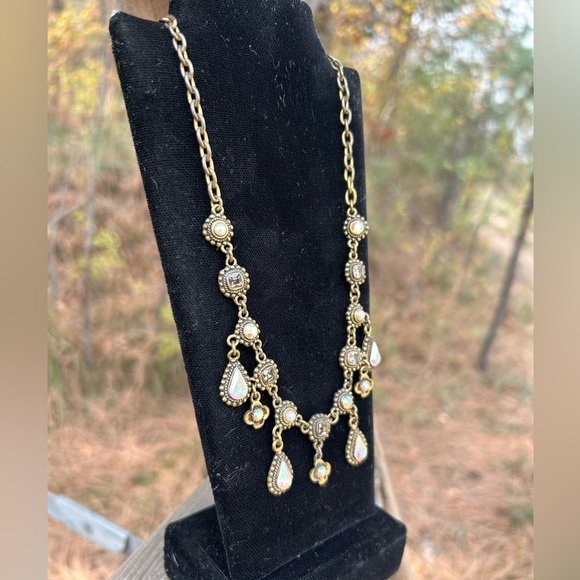 Aurora borealis and brass tone vintage choker - Picture 5 of 8